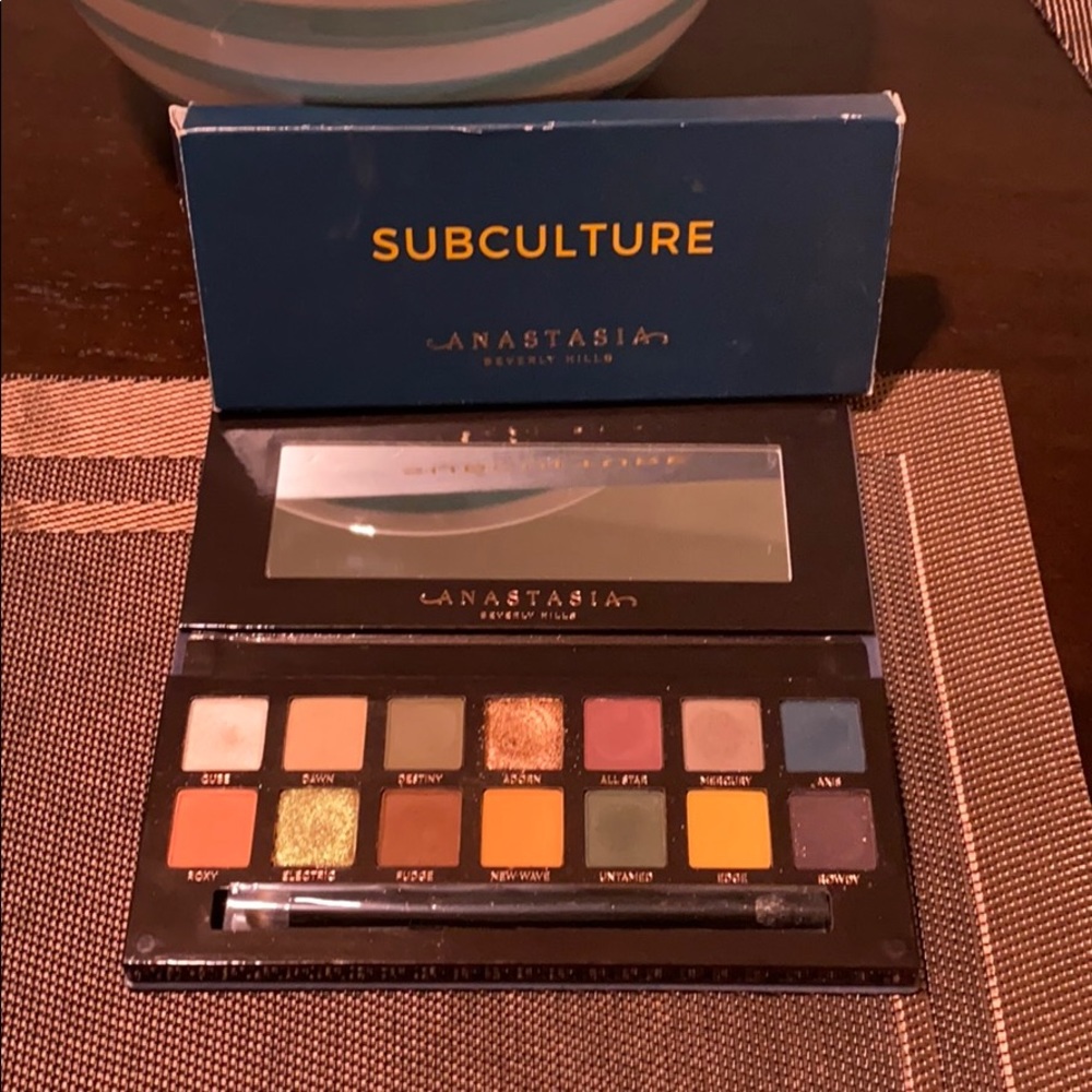 Anastasia Beverly Hills Subculture Pallete -used